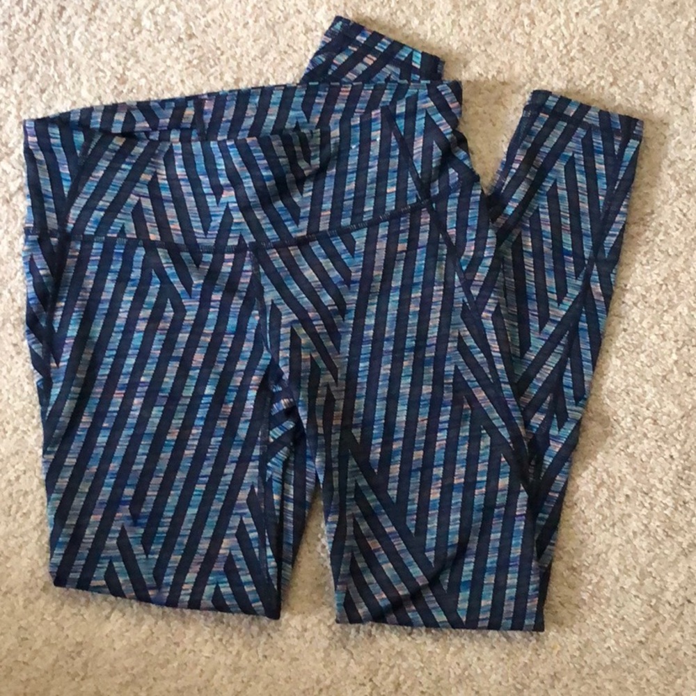 Gap Fit workout leggings.